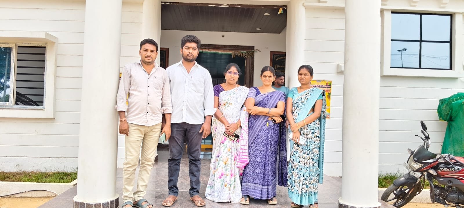 ఫరీద్‌పేట్‌లో బాడీ మీటింగ్ బహిష్కరణ  సర్పంచ్ నర్సింహారెడ్డిపై వార్డు సభ్యుల తిరుగుబాటు